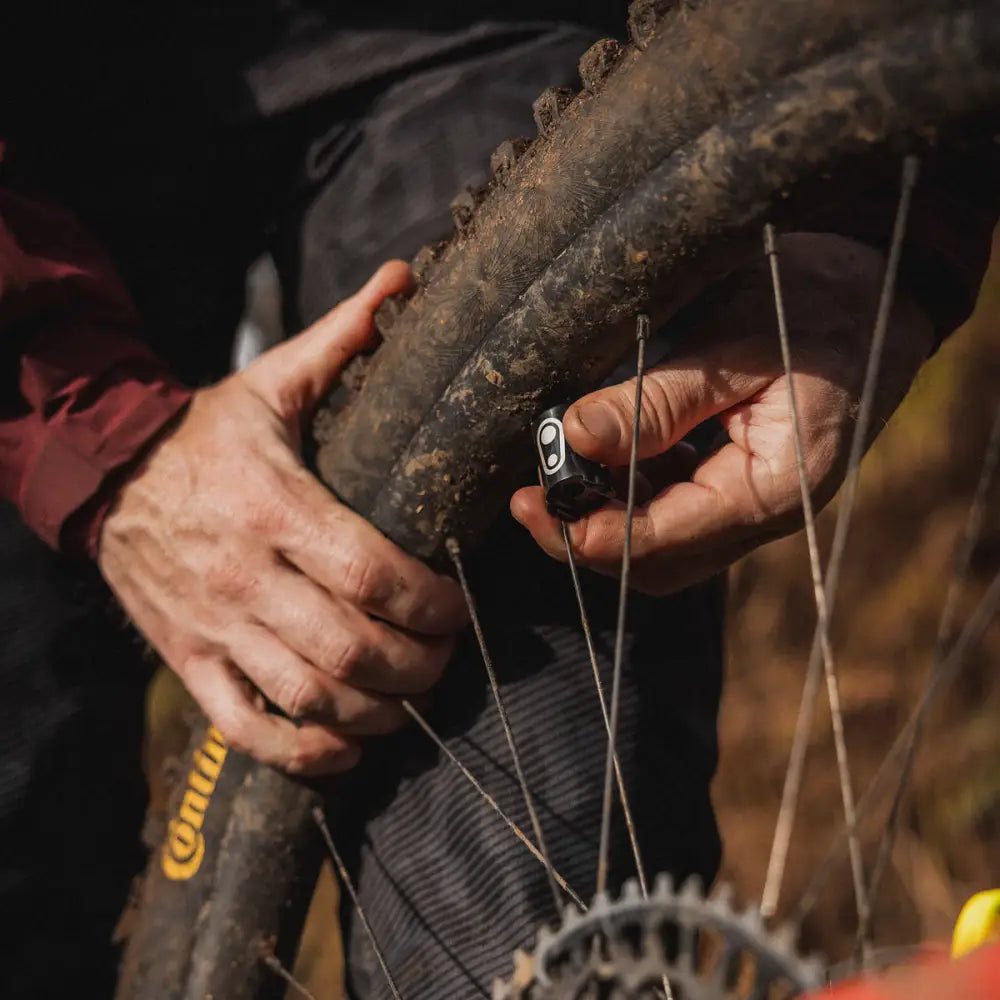 Crankbrothers S.O.S. BC18 - Crankbrothers Tool SOS BC18 Bottle Cage Tool Kit